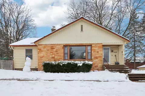 448 8th St, Reedsburg, WI 53959