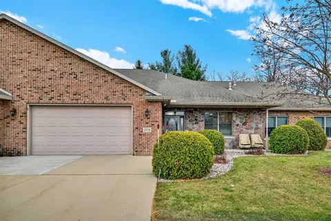 1574 E Gate Dr #2, Watertown, WI 53094