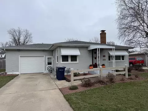1010 Thomas St, Janesville, WI 53545