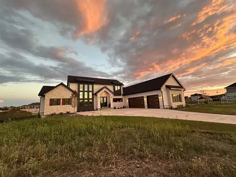 806 Nancy Ct, Waunakee, WI 53597