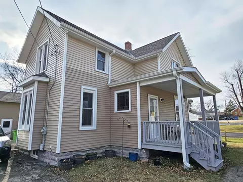 112 E State St, Fox Lake, WI 53933