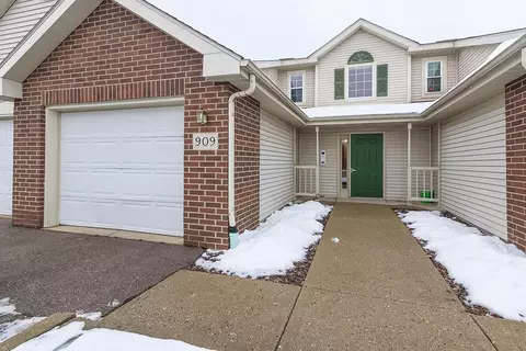 909 Park St #201, Oregon, WI 53575