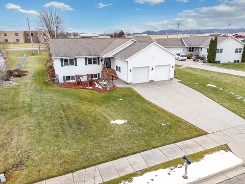 848 Heath Ct, Mauston, WI 53948