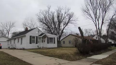 319 N Walnut St, Janesville, WI 53548