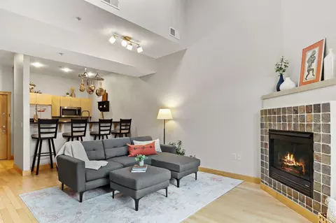 1037 Williamson St #206, Madison, WI 53703