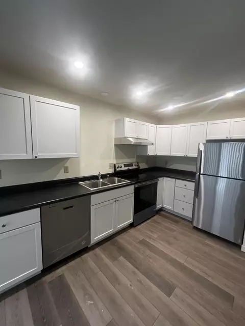 212 East Blf, Madison, WI 53704