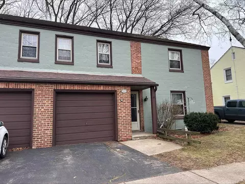 5586-5588 Azalea Ct, Greendale, WI 53129
