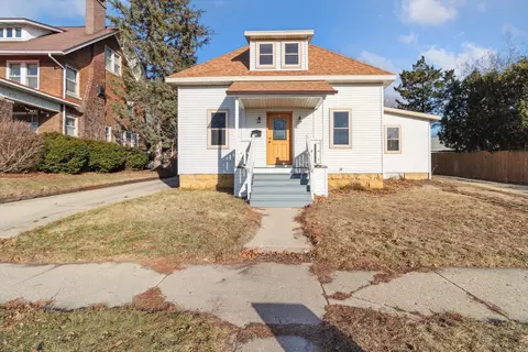 2015 8th St, Monroe, WI 53566