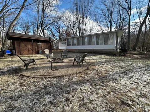 523 Sunset Cir, Edgerton, WI 53534