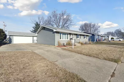 1900 Kensington St, Janesville, WI 53546