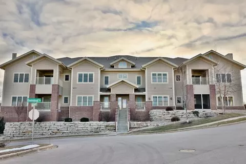 9067 Hawks Reserve Ln #201, Verona, WI 53593