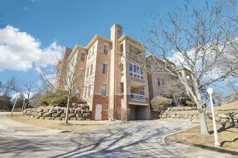 5418 Old Middleton Rd #205, Madison, WI 53705