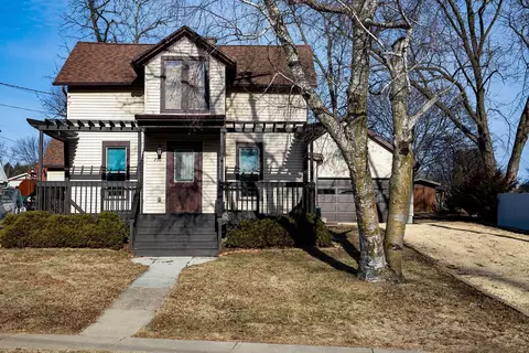 230 E Cedar St, Platteville, WI 53818