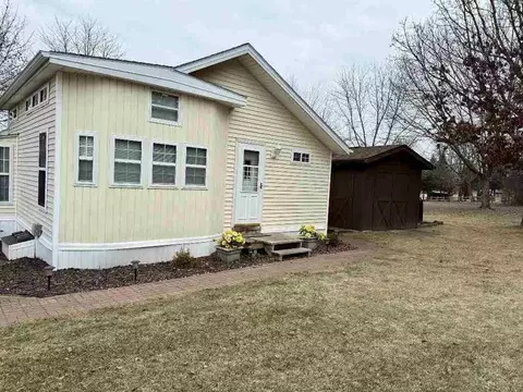 343 Campfire Cir, Edgerton, WI 53534