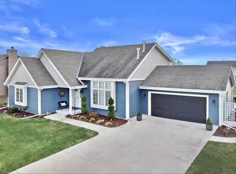 2115 W Heaven View Ln, Oak Creek, WI 53154