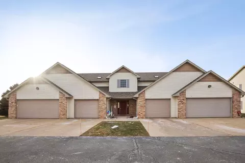 512 River Rd #4, Columbus, WI 53925