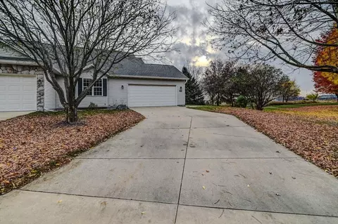 3002 Edmonton Dr, Sun Prairie, WI 53590