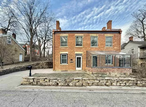 213 Clowney St, Mineral Point, WI 53565