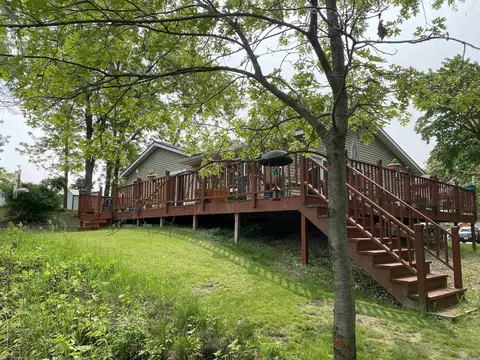 121 W Water St, Montello, WI 53949