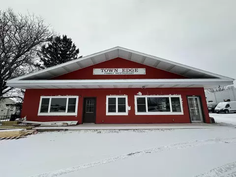1407 2nd St, New Glarus, WI 53574