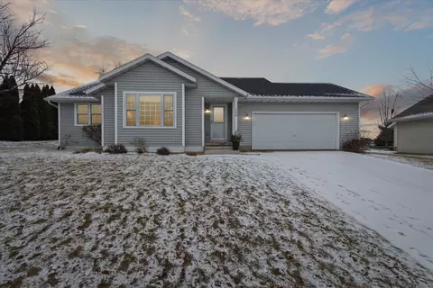 130 N 6th St, Evansville, WI 53536
