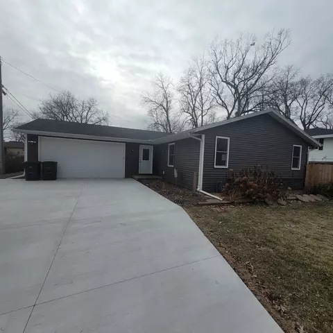 122 Phillips Ln, Lake Mills, WI 53551
