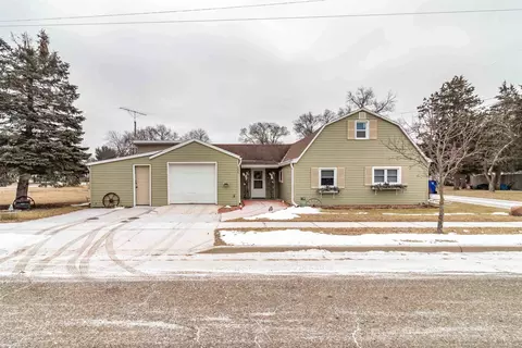 195 E State St, Adams, WI 53910