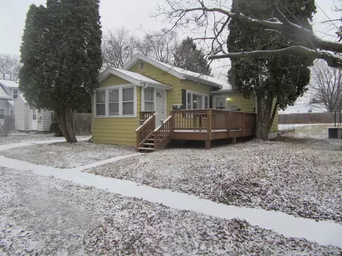 1207 10th St, Beloit, WI 53511