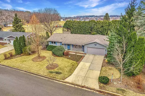 5316 Autumn Ln, Mcfarland, WI 53558