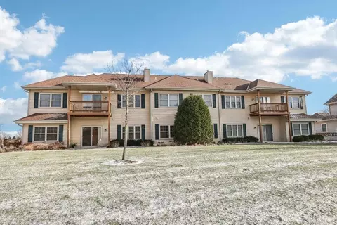 1633 New Port Vista Dr, Grafton, WI 53024