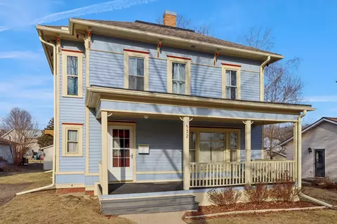 532 6th Ave, Baraboo, WI 53913