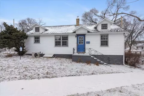 417 W Pleasant St, Portage, WI 53901