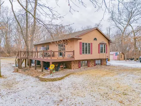 517 Schwantz Rd, Pardeeville, WI 53954