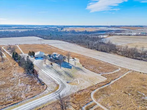 2661 Lunde Ln, Mount Horeb, WI 53572