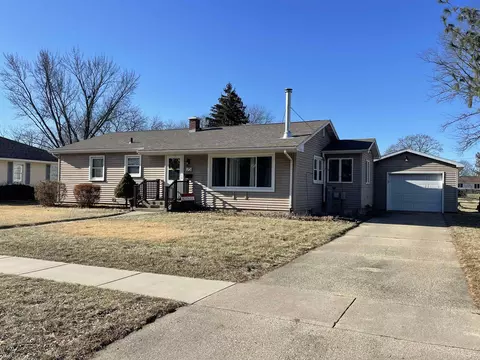 75 5th St, Prairie Du Sac, WI 53578