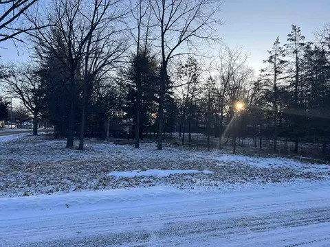 132 N College St, Adams, WI 53910