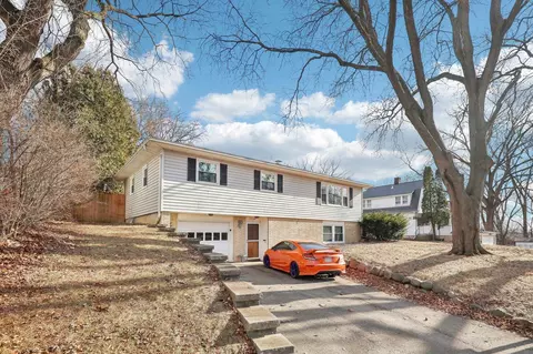 5529 Greenleaf Dr, Madison, WI 53713