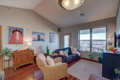 8201 Mayo Dr #407, Madison, WI 53719