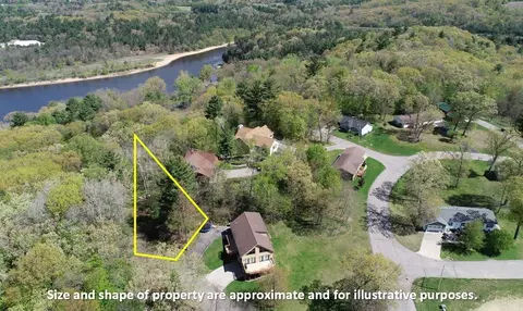 56 Redhawk Trl, Baraboo, WI 53913