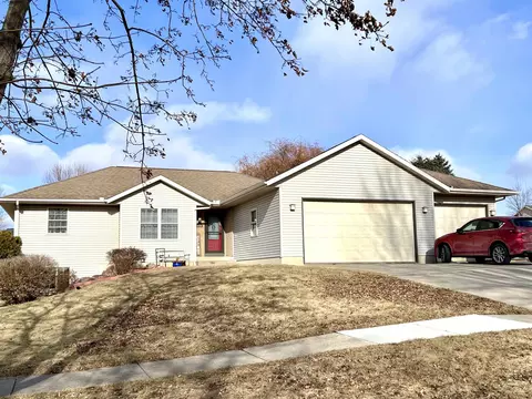 1101 Tillberry Dr, Baraboo, WI 53913