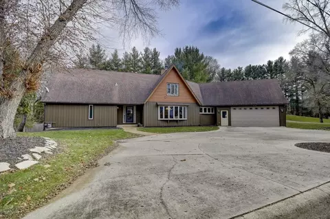 1221 S River Rd, Janesville, WI 53546