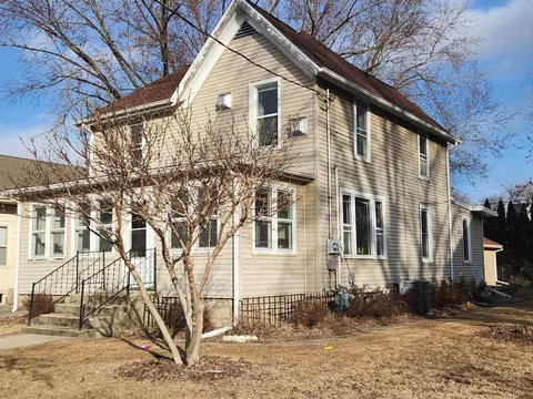 712 Eisenhower Ave, Janesville, WI 53545