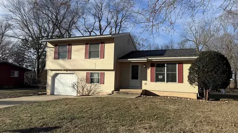 1513 Mayfair Dr, Janesville, WI 53545
