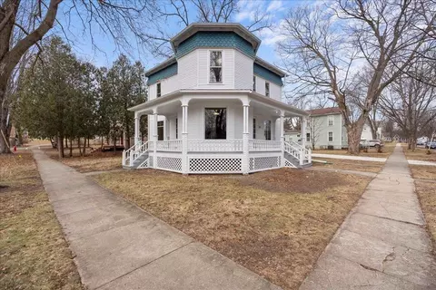 33 S 3rd St, Evansville, WI 53536