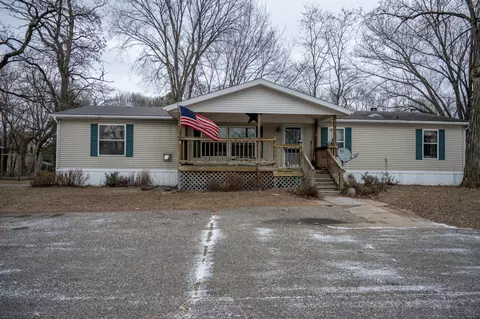 306 Julius Ln, Lyndon Station, WI 53944