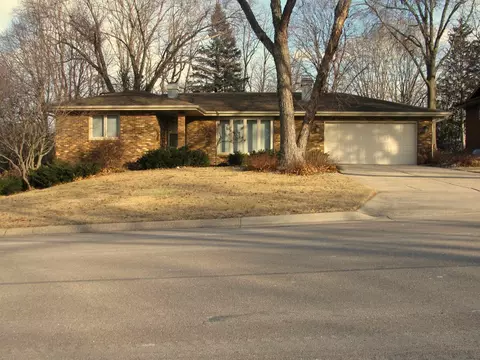 208 Arbor Hill Dr, Janesville, WI 53548