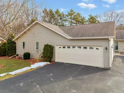 321 N Golf Course Rd, Reedsburg, WI 53959