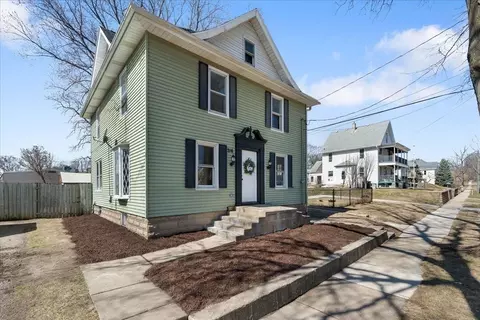 216 S Madison St, Stoughton, WI 53589