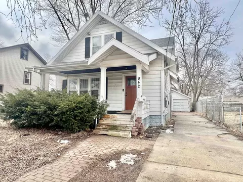 942 Moore St, Beloit, WI 53511