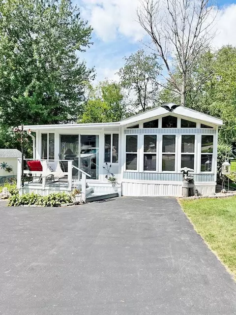470 Skyline Dr, Edgerton, WI 53534
